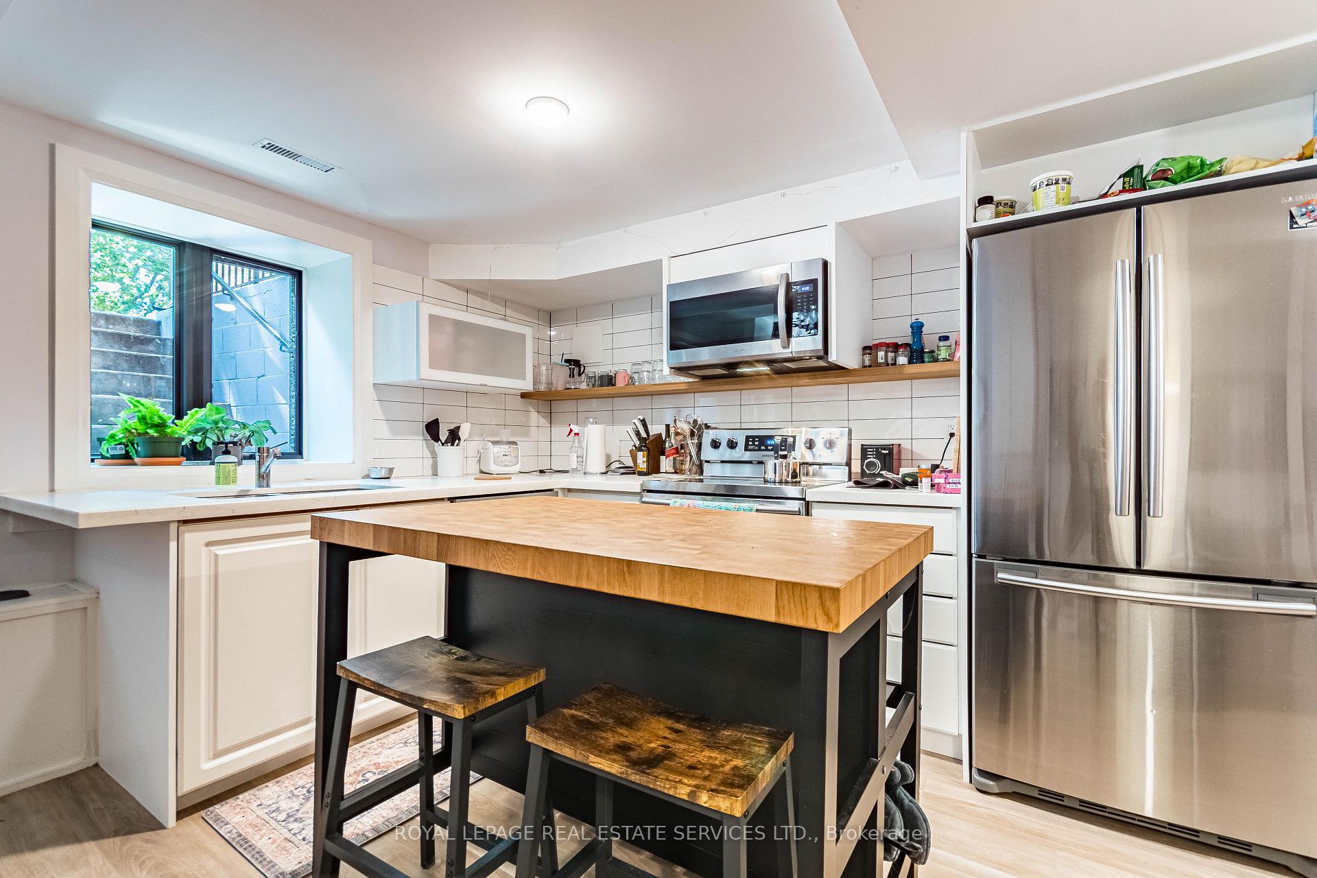 238 Garden Avenue, Toronto