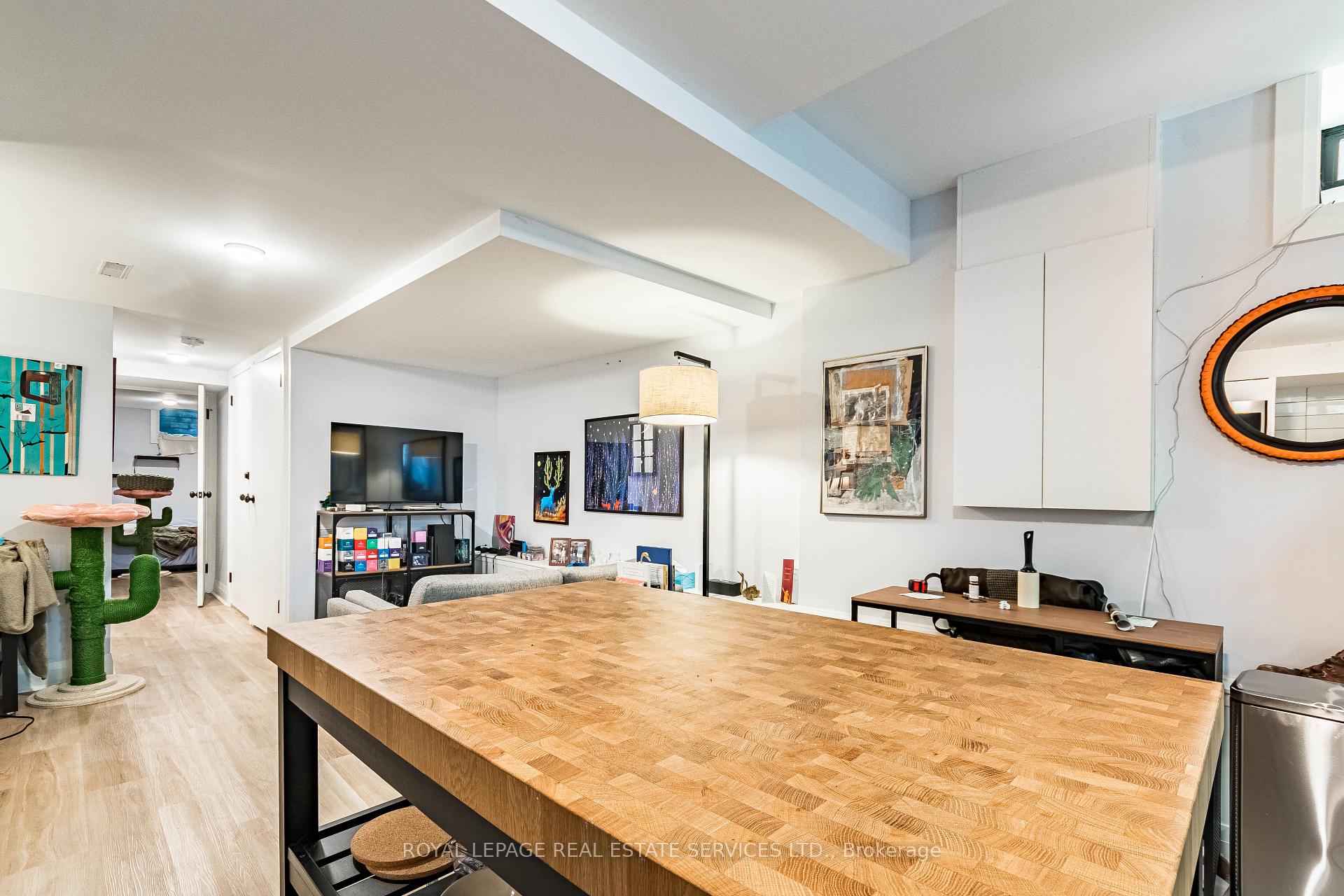 238 Garden Avenue, Toronto