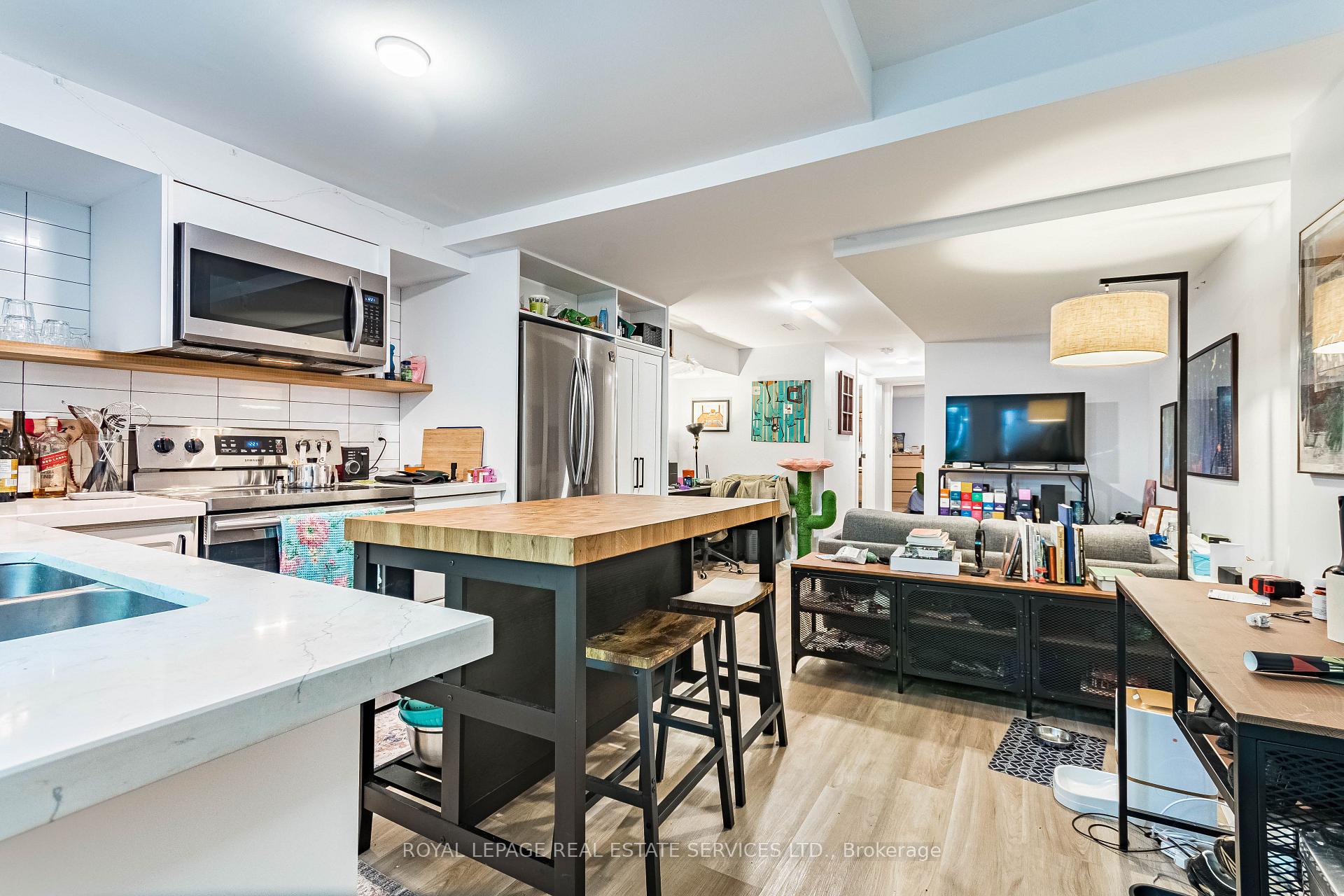 238 Garden Avenue, Toronto