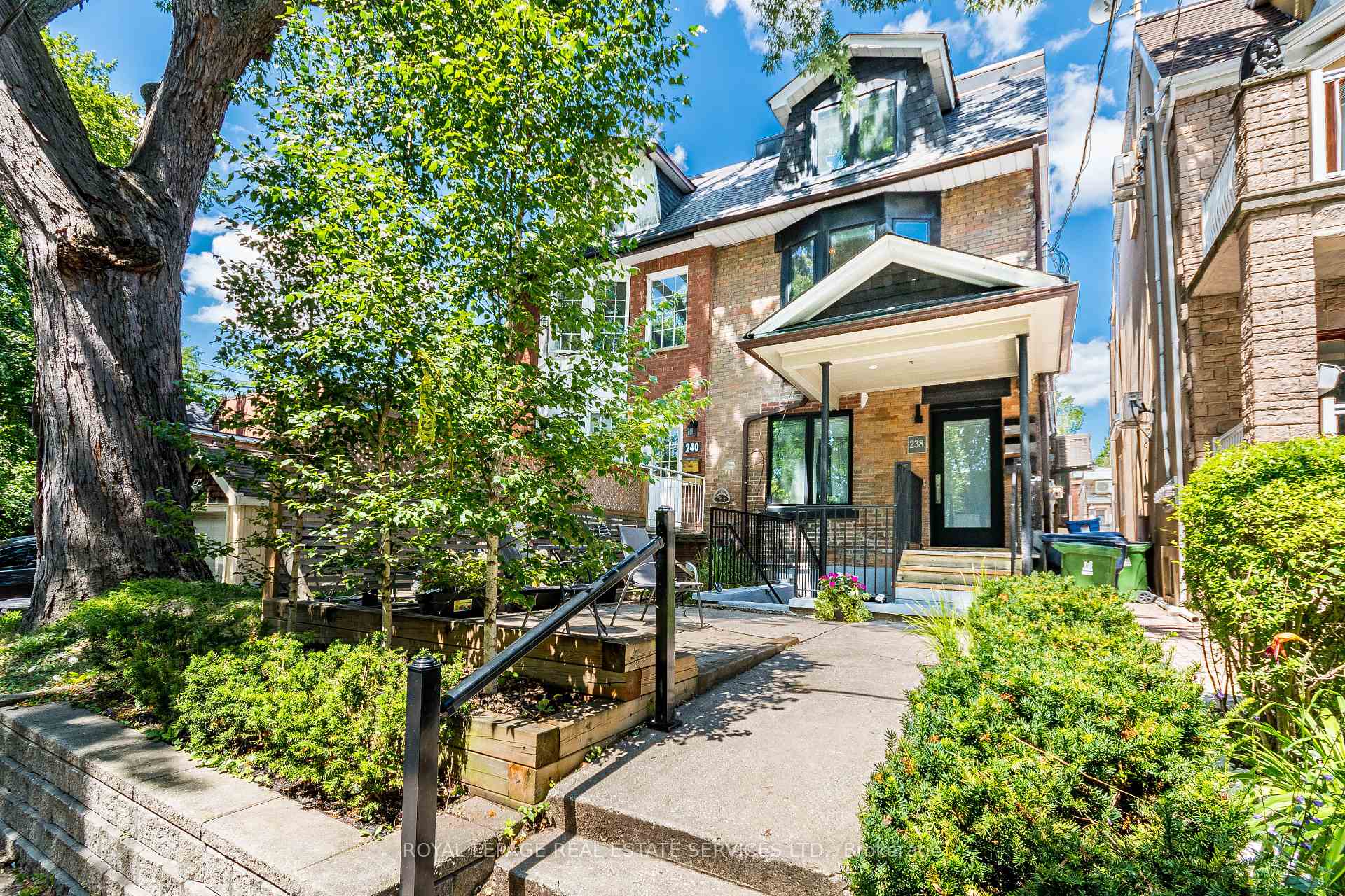 238 Garden Avenue, Toronto