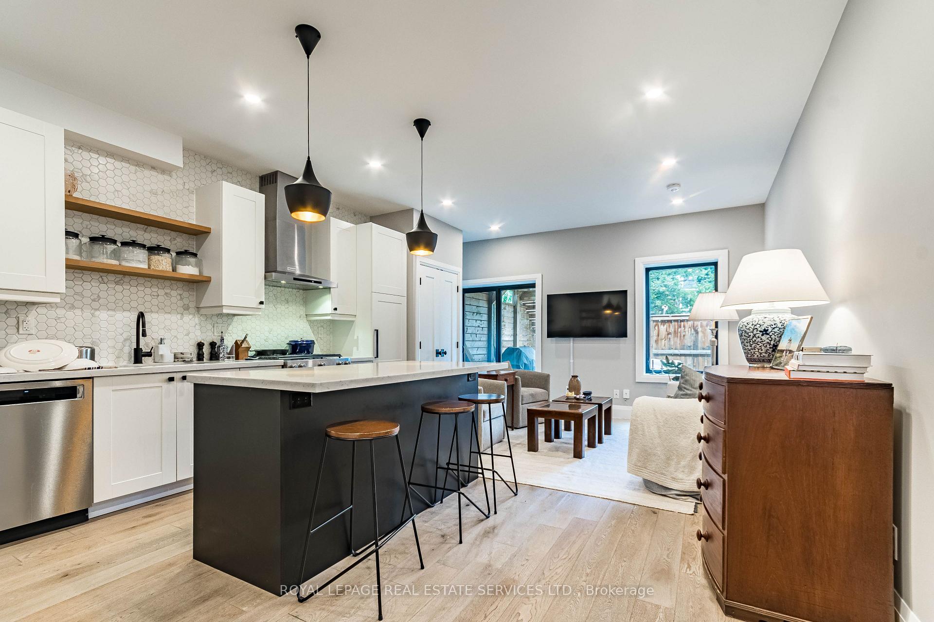 238 Garden Avenue, Toronto