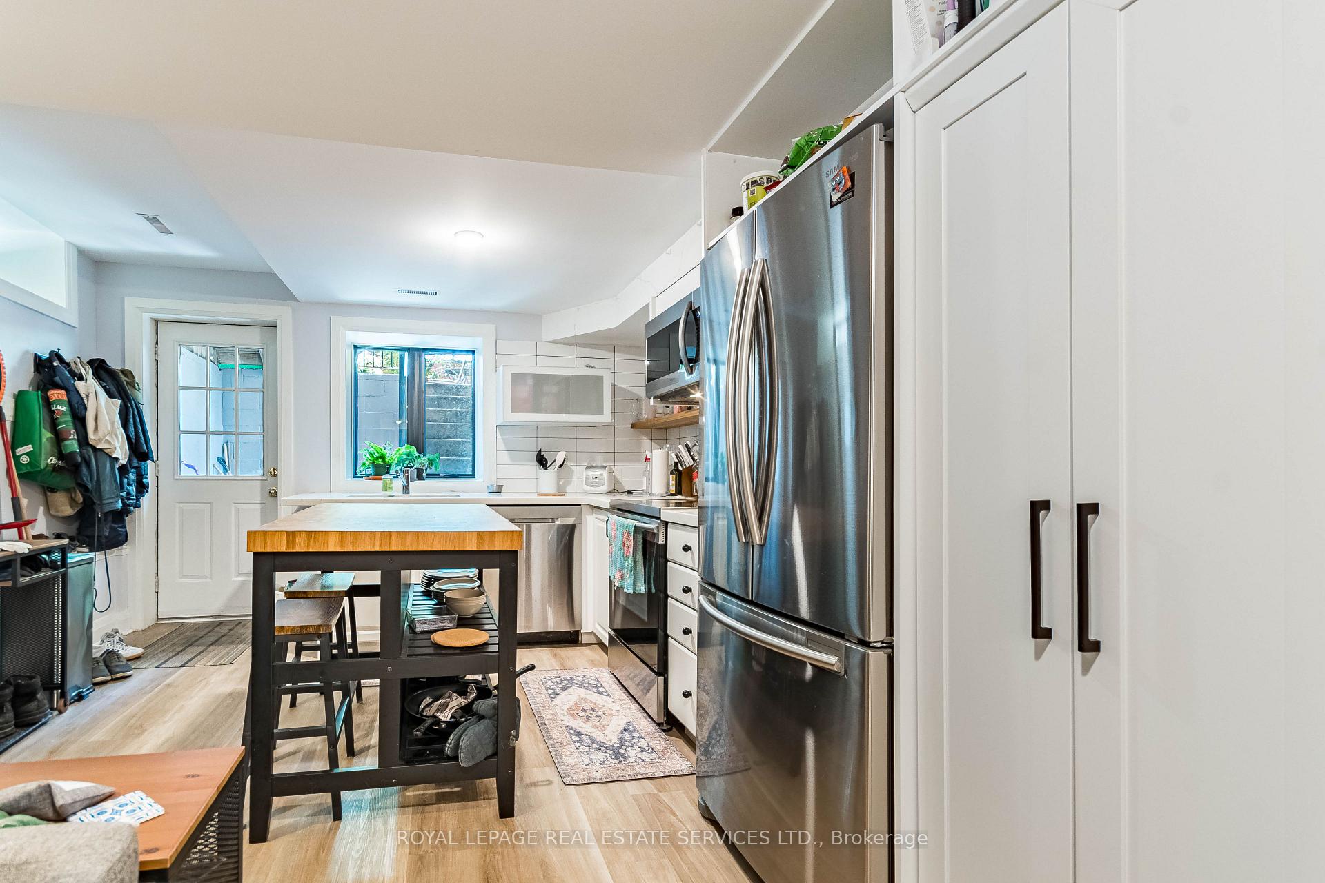 238 Garden Avenue, Toronto