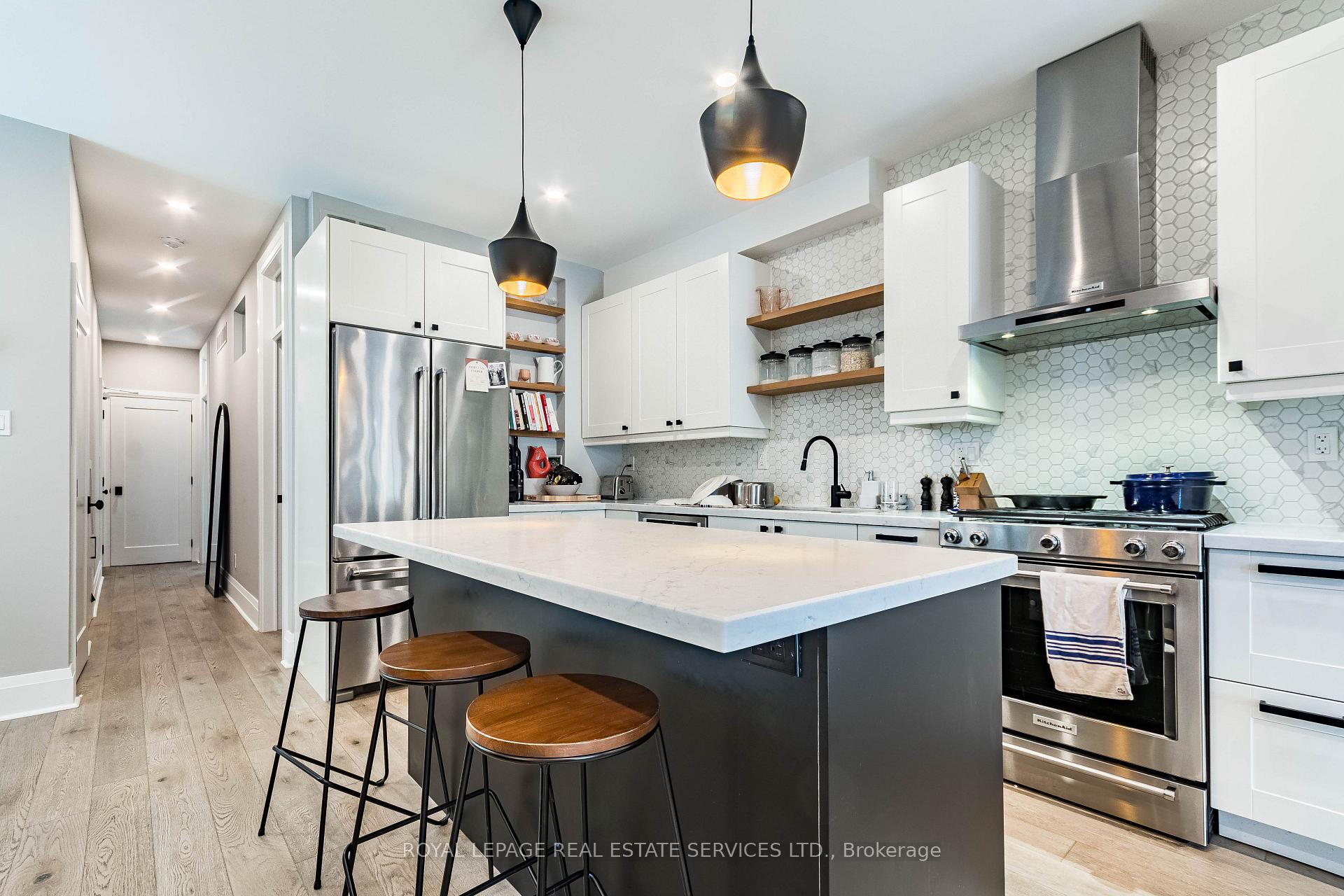 238 Garden Avenue, Toronto