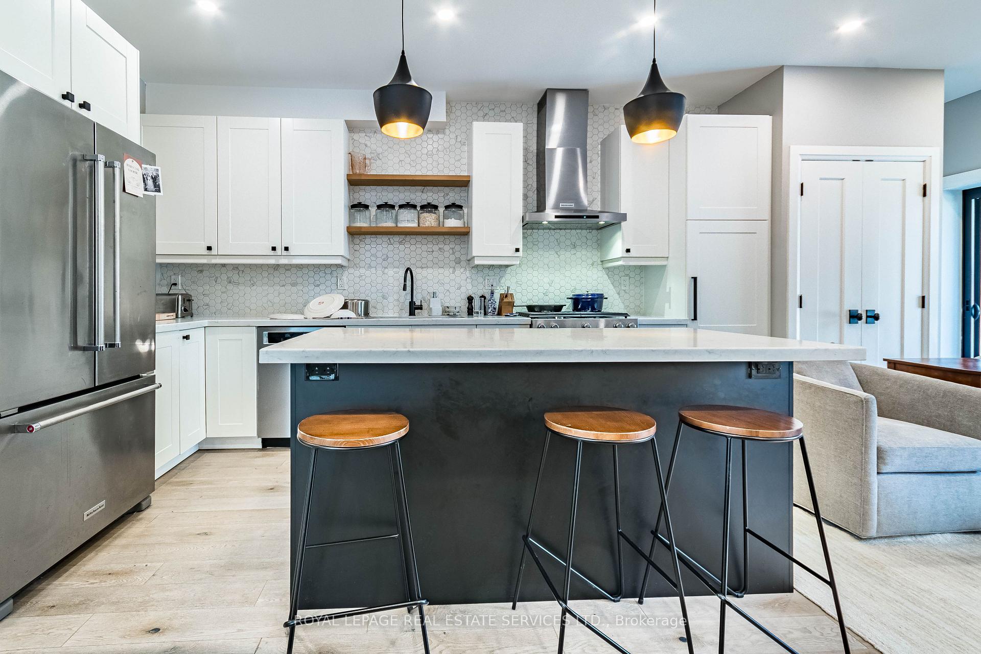 238 Garden Avenue, Toronto