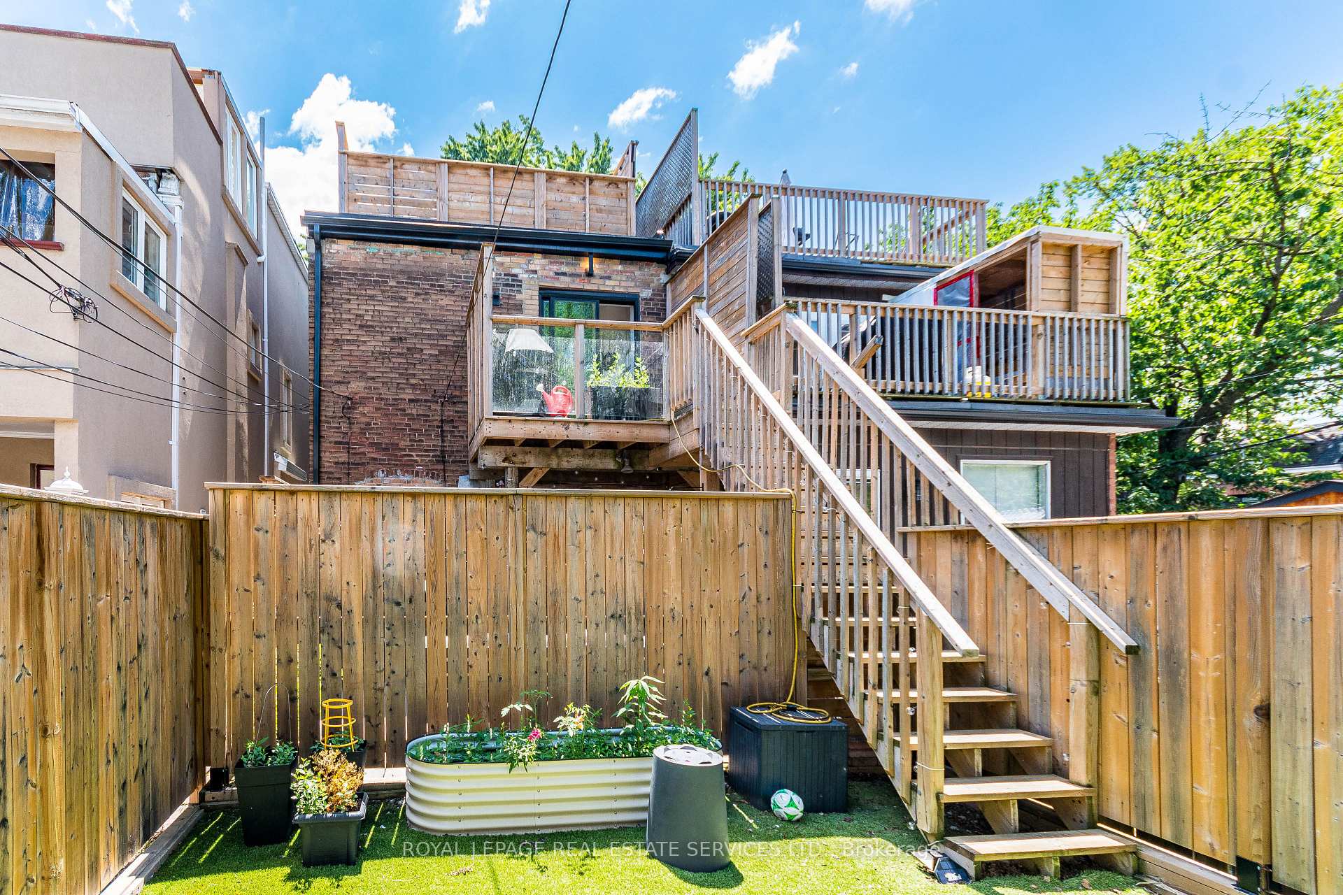 238 Garden Avenue, Toronto
