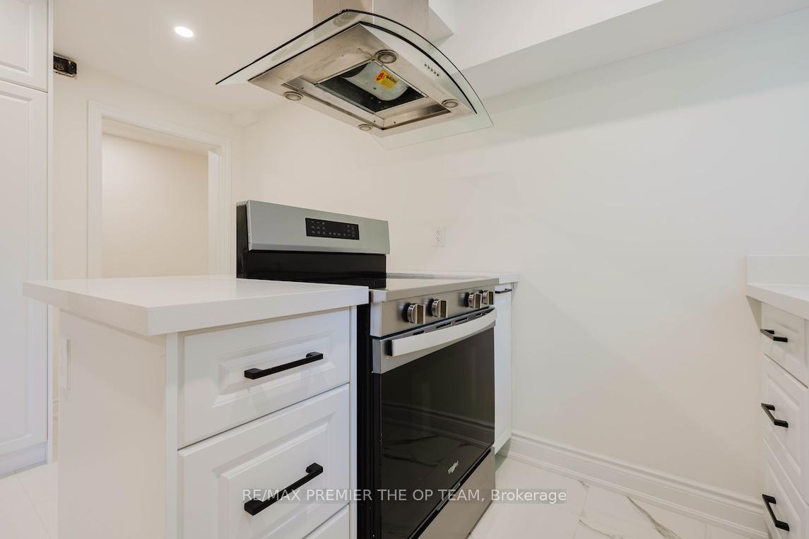 299 Quebec Avenue, Toronto