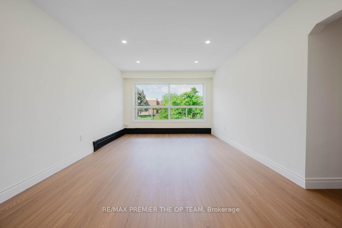 299 Quebec Avenue, Toronto