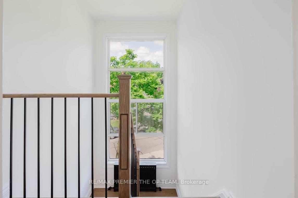 299 Quebec Avenue, Toronto
