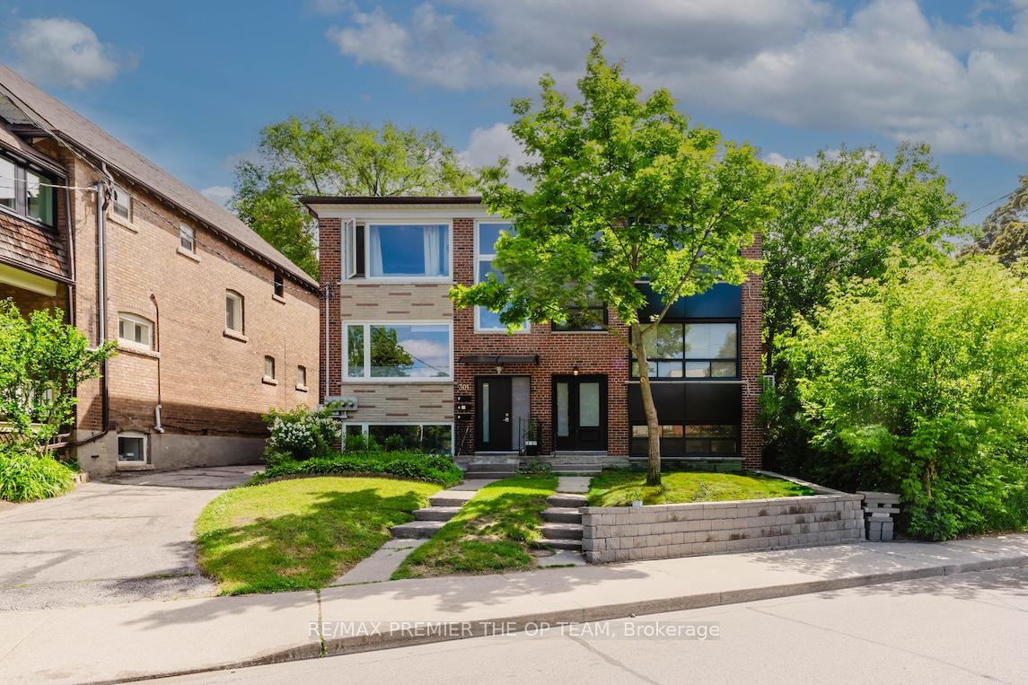 299 Quebec Avenue, Toronto