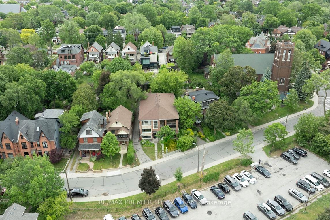 299 Quebec Avenue, Toronto