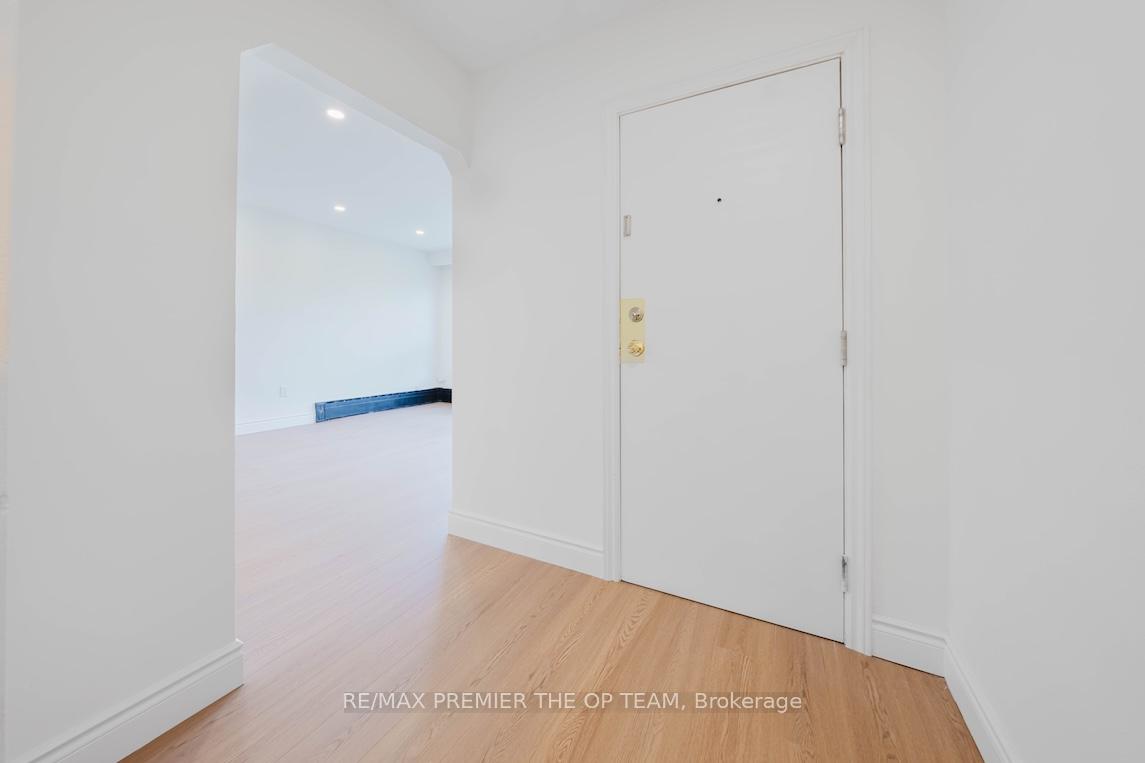 299 Quebec Avenue, Toronto