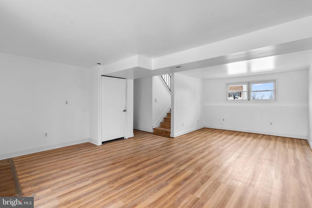 1303 STRAWBERRY LN