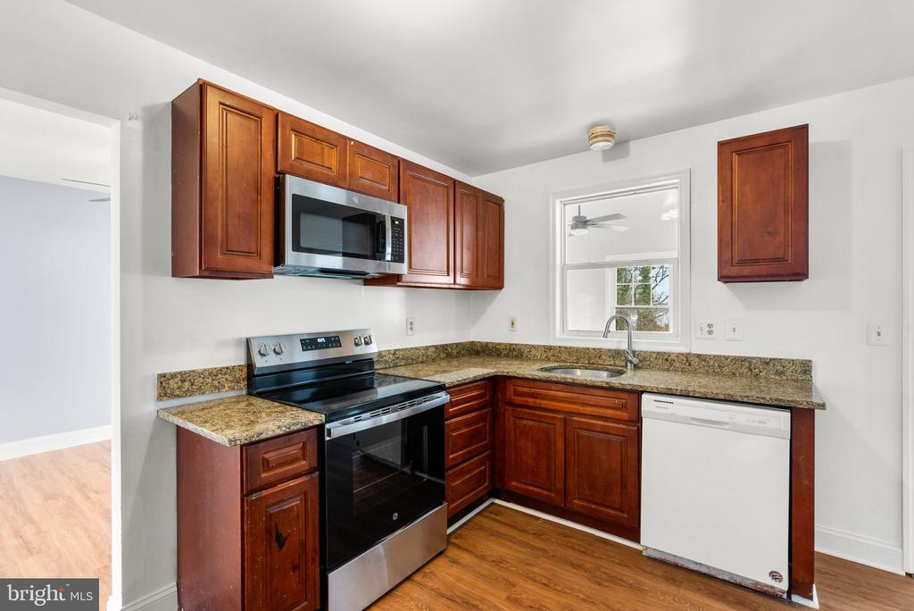 1303 STRAWBERRY LN