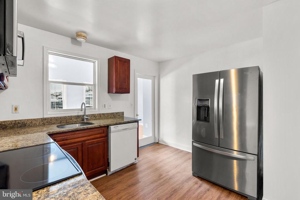 1303 STRAWBERRY LN