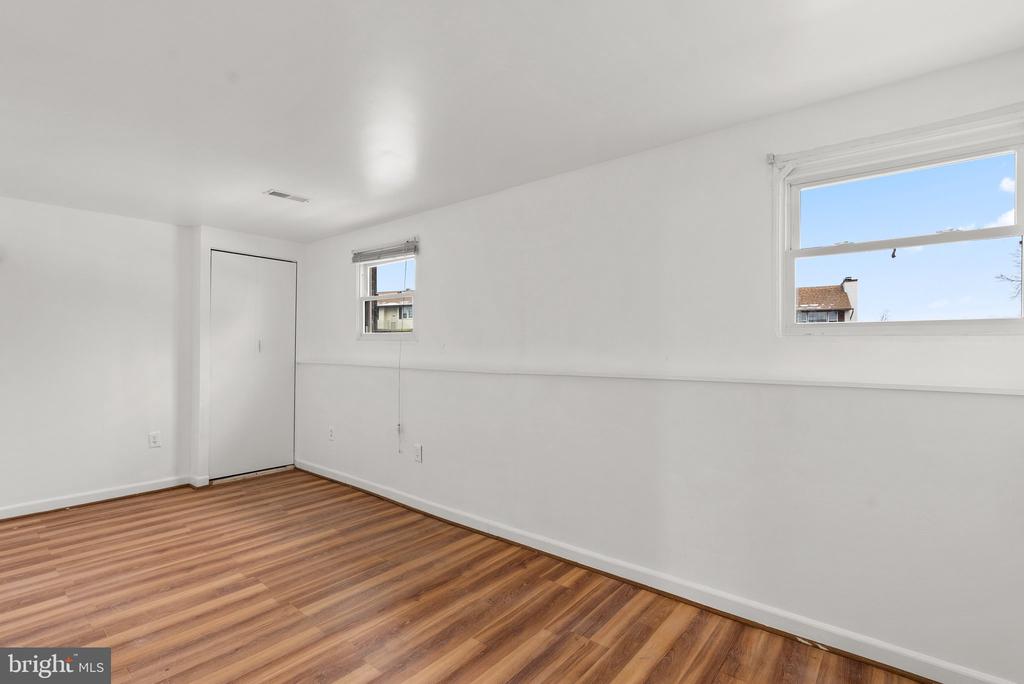 1303 STRAWBERRY LN