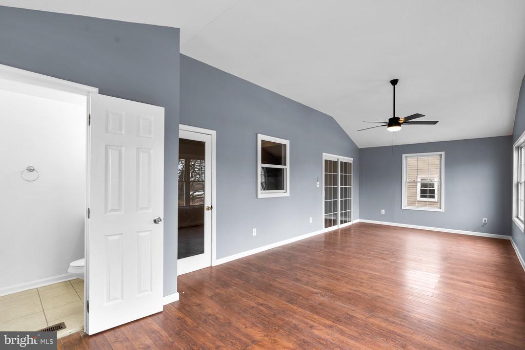1303 STRAWBERRY LN