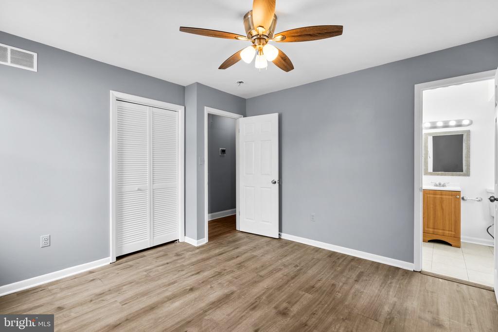 1303 STRAWBERRY LN