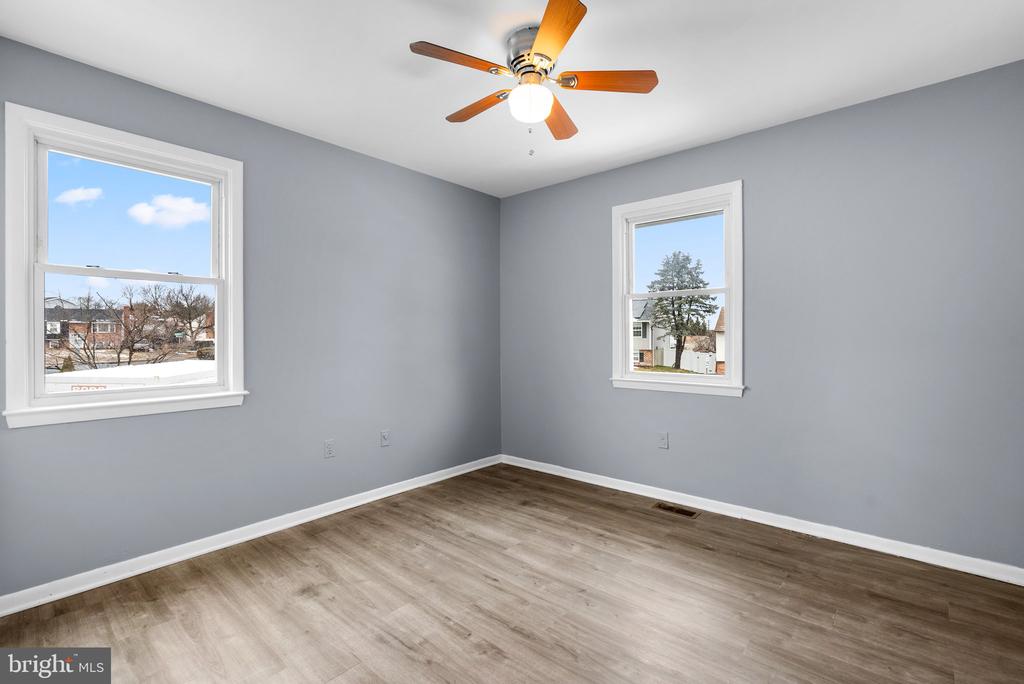 1303 STRAWBERRY LN
