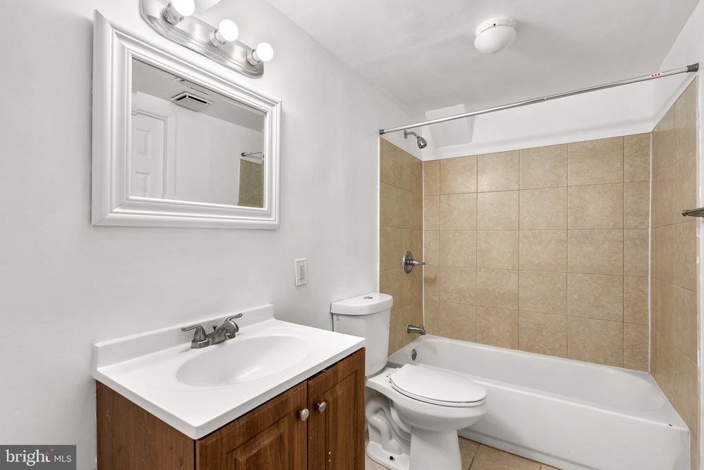 1303 STRAWBERRY LN