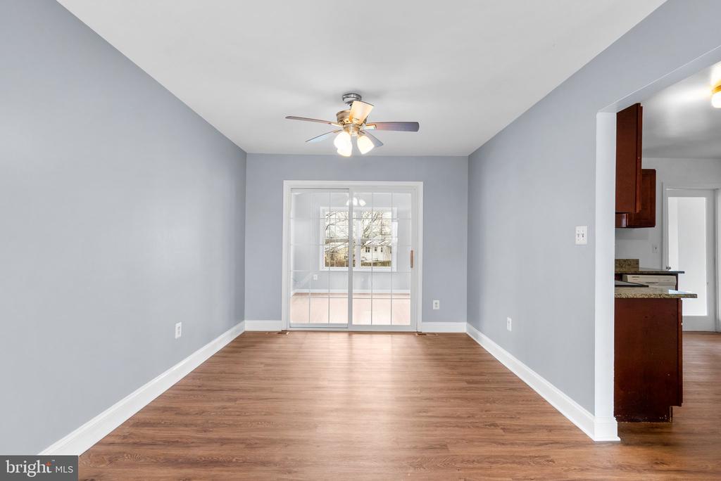 1303 STRAWBERRY LN