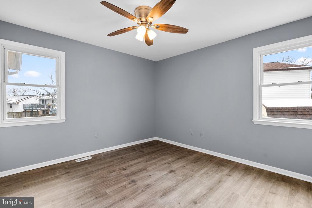 1303 STRAWBERRY LN