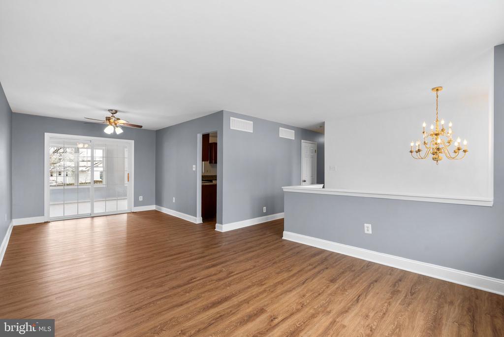 1303 STRAWBERRY LN