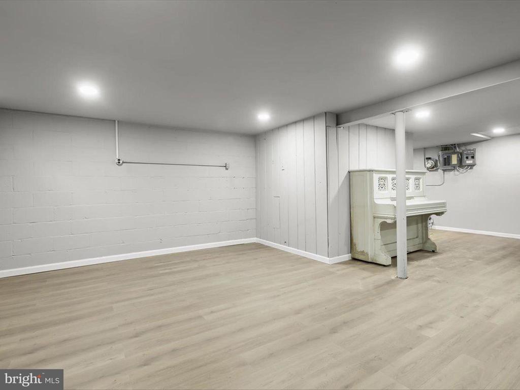 1903 LYDONLEA WAY