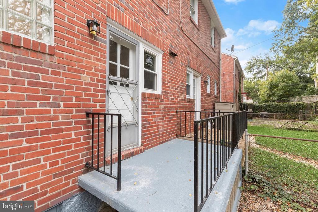 3828 BAYONNE AVE