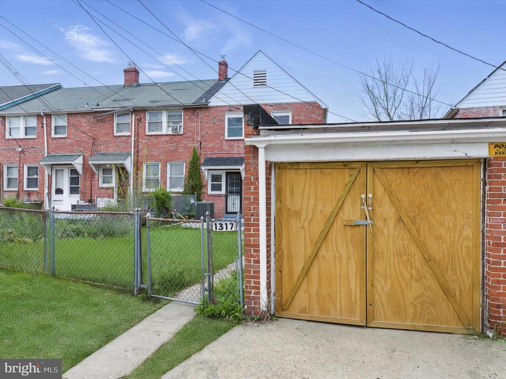 1317 PENTWOOD ROAD