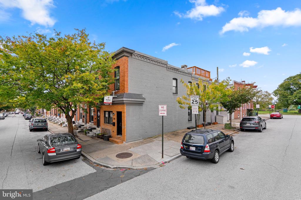300 S ROBINSON STREET