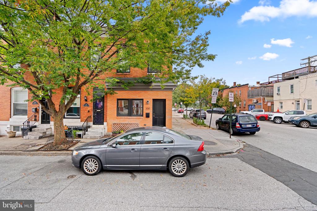 300 S ROBINSON STREET