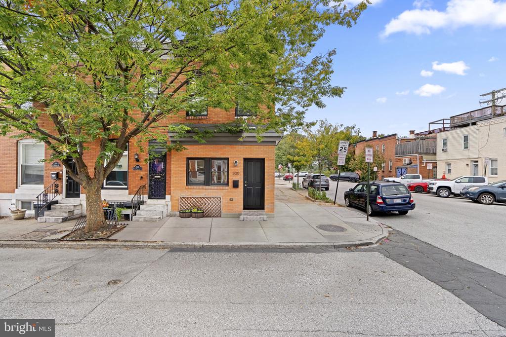 300 S ROBINSON STREET