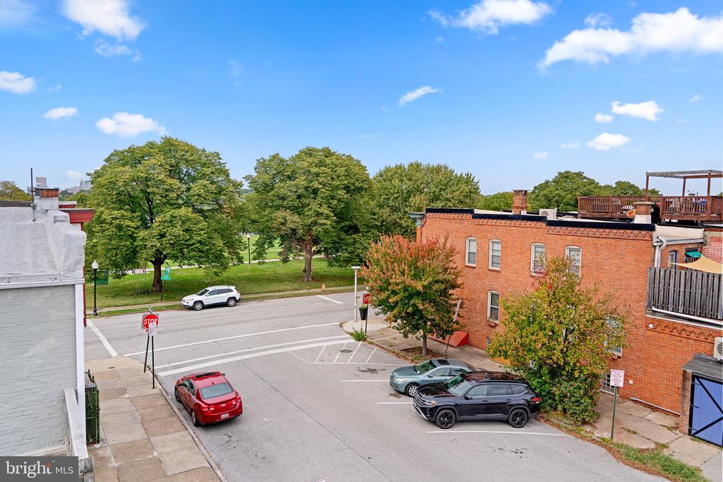 300 S ROBINSON STREET