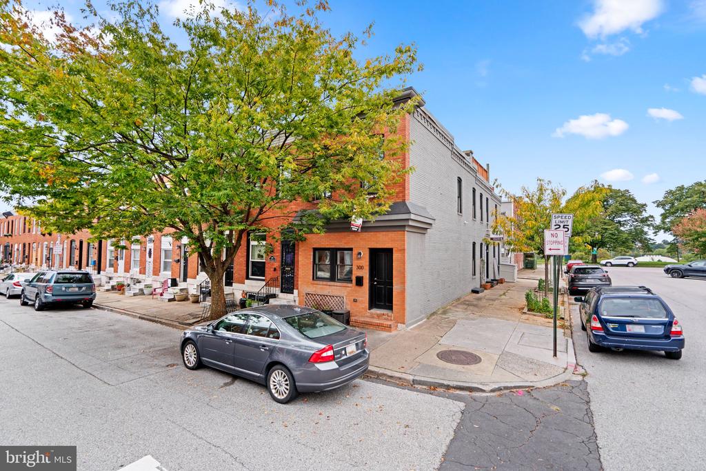 300 S ROBINSON STREET