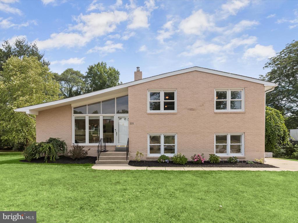 221 MEADOWVALE ROAD