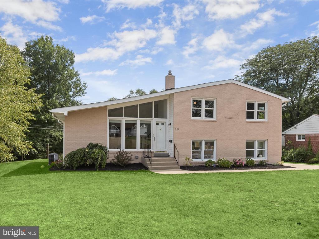 221 MEADOWVALE ROAD