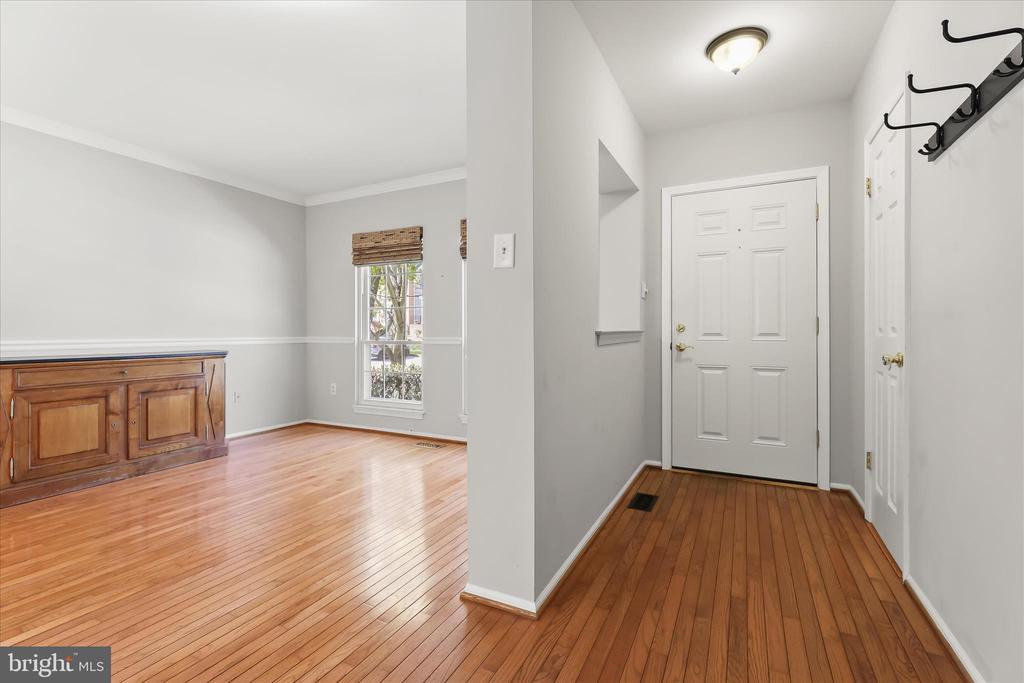 4016 FOREST VALLEY