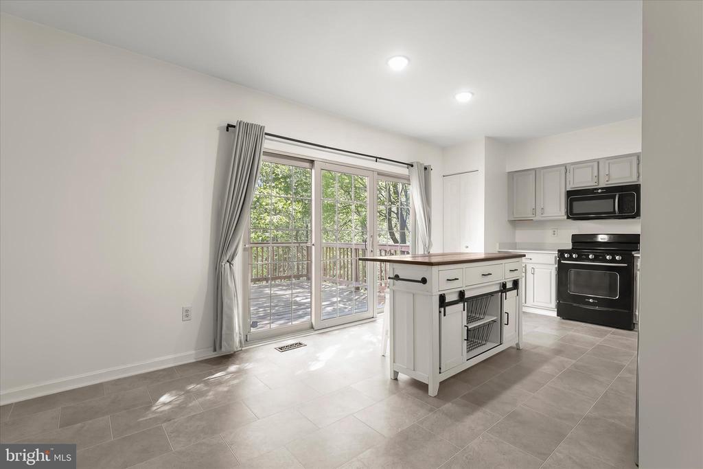 4016 FOREST VALLEY