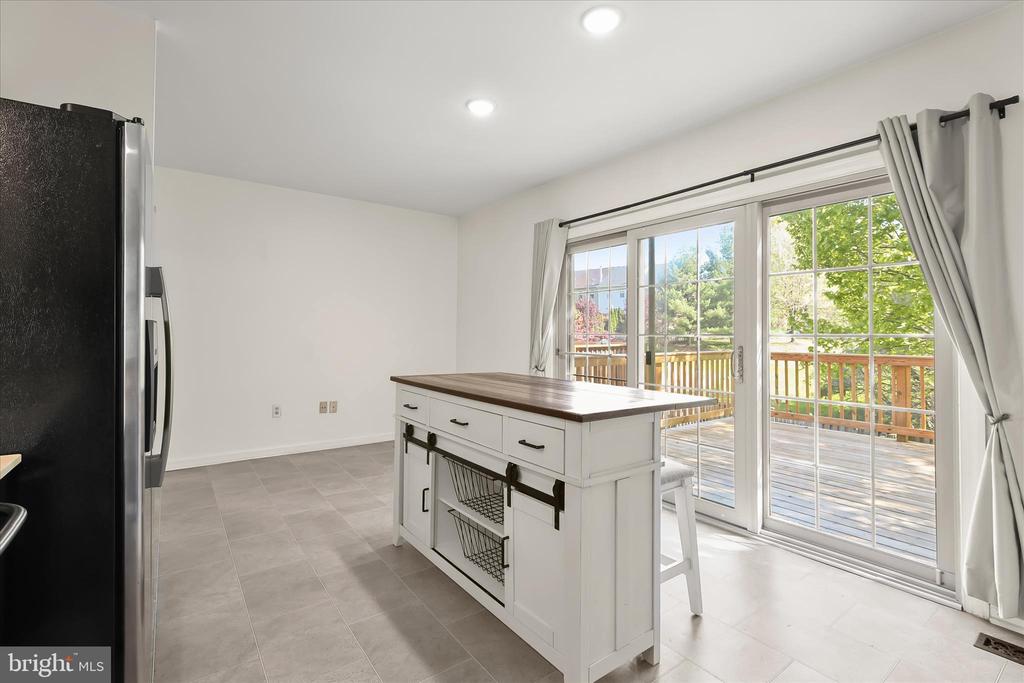 4016 FOREST VALLEY