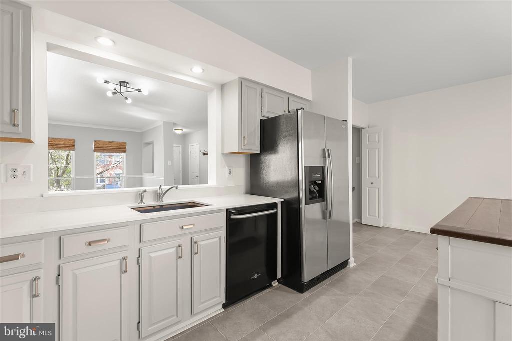 4016 FOREST VALLEY