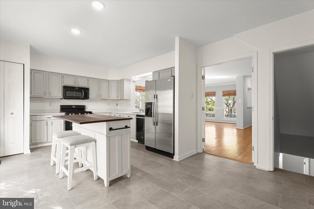 4016 FOREST VALLEY
