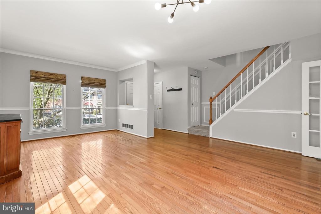 4016 FOREST VALLEY