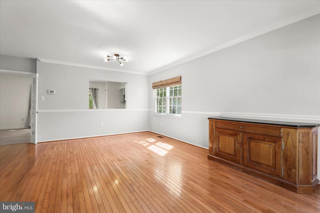 4016 FOREST VALLEY