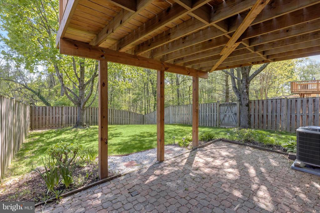 4016 FOREST VALLEY