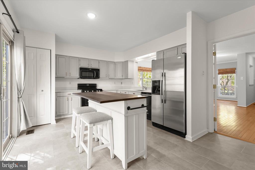 4016 FOREST VALLEY