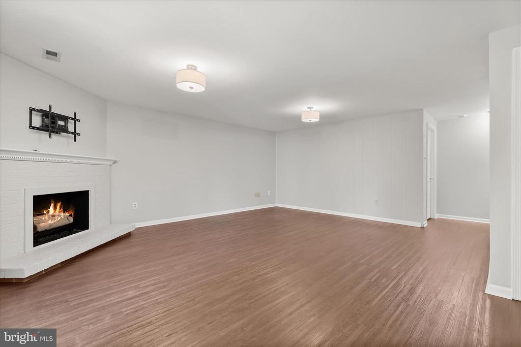 4016 FOREST VALLEY