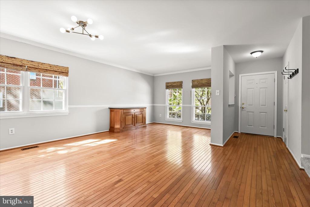 4016 FOREST VALLEY