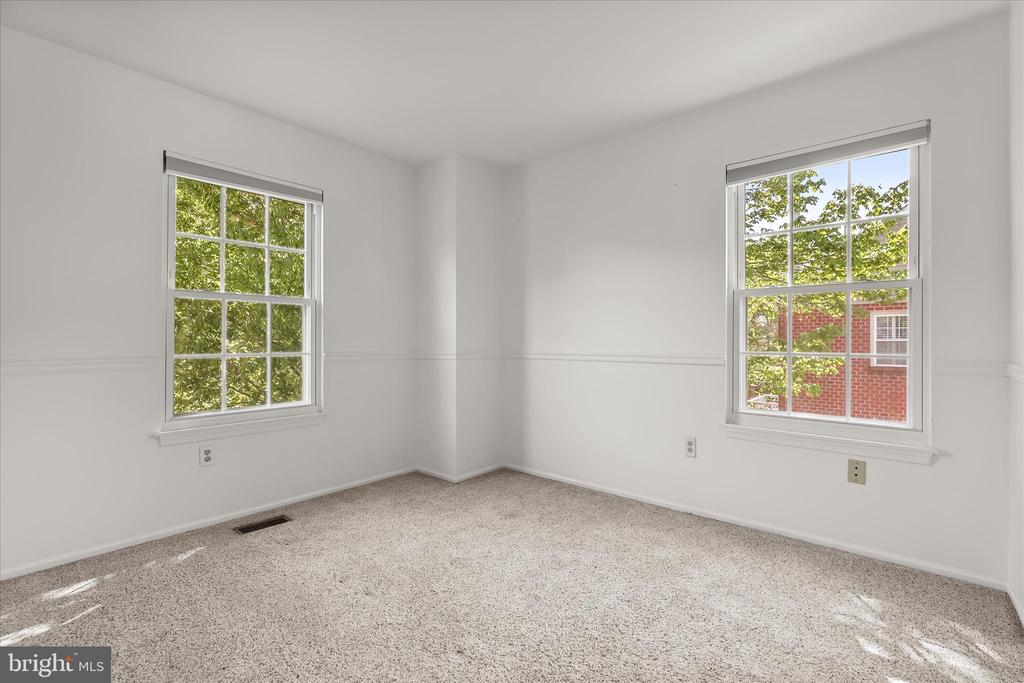 4016 FOREST VALLEY