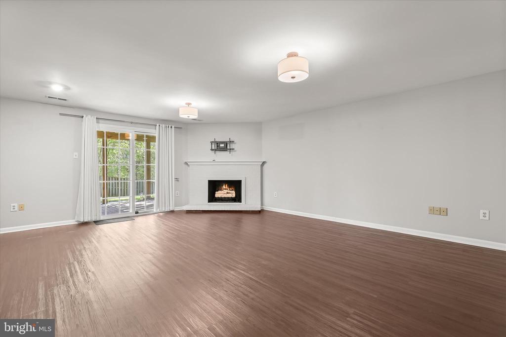 4016 FOREST VALLEY