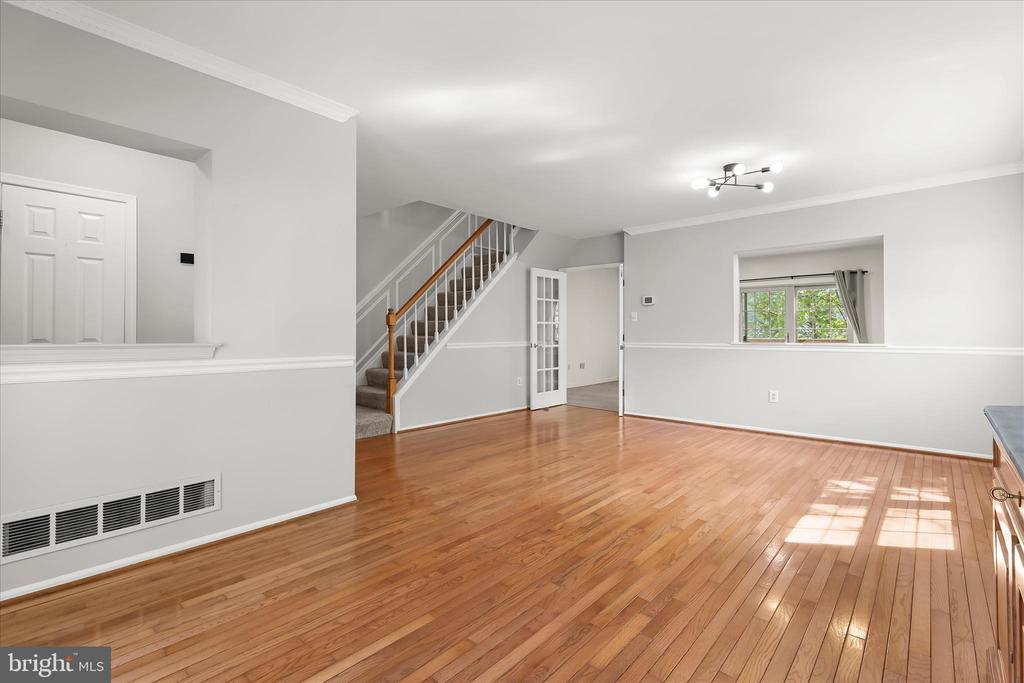 4016 FOREST VALLEY